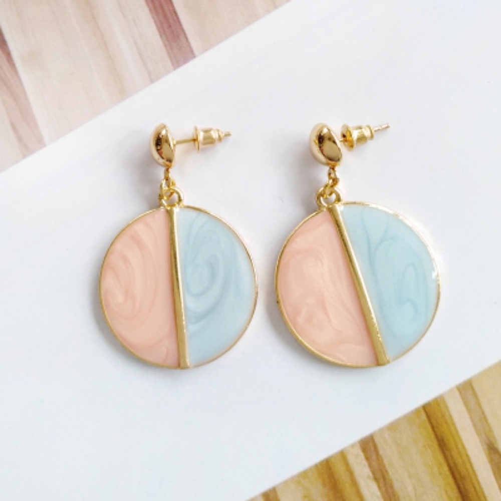 ❤️HP❤️New! Half & Half Oil Drip Contrast Earrings - Picture 3 of 3